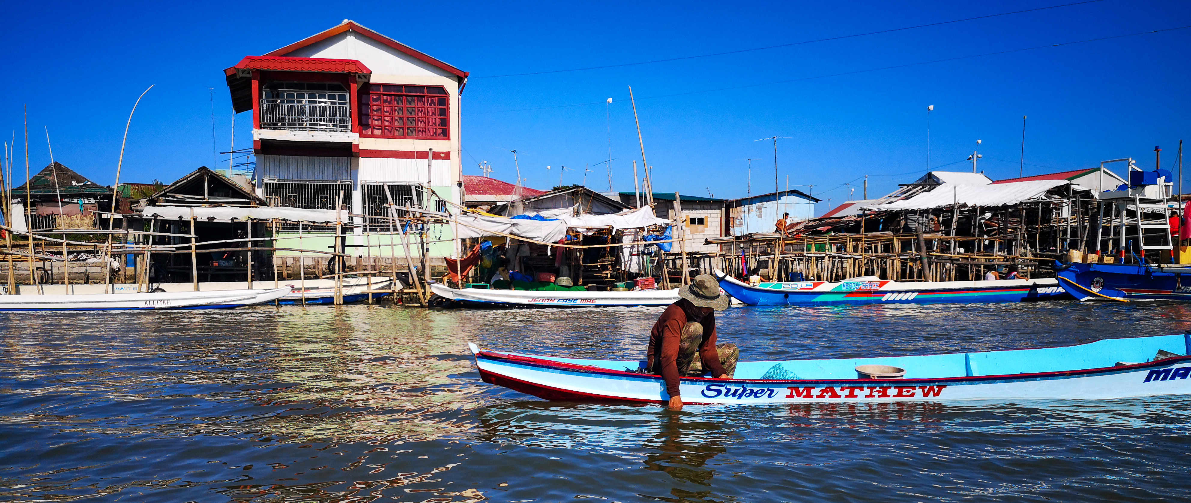 houses_along_the_shore_philippines_HHI