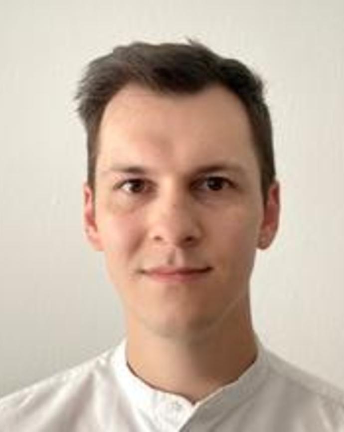 ethan_gacek_headshot_1.jpg
